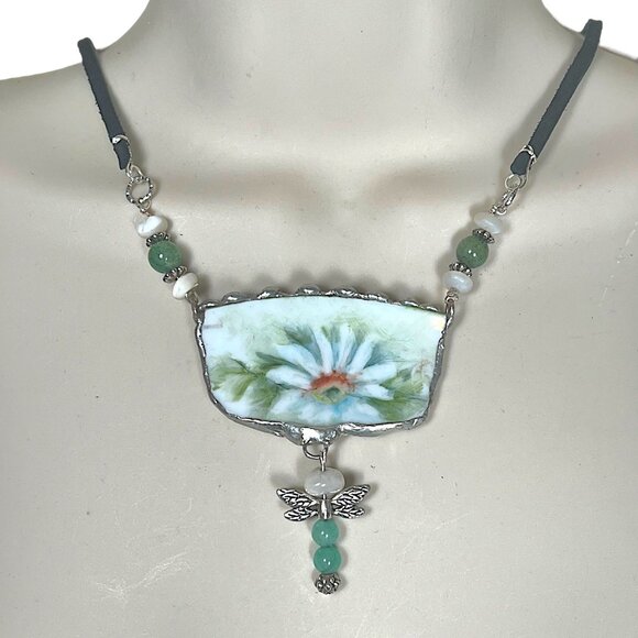 Broken China Daisy Pendant Necklace With Jade Dragonfly Charm & Silver Metalwork - Picture 5 of 11